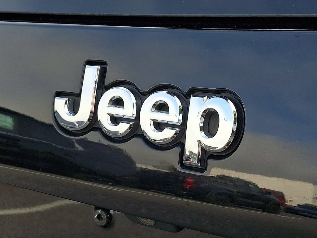 Used 2020 Jeep Cherokee Latitude Plus w/ Comfort/Convenience Group AWD/4WD image 35