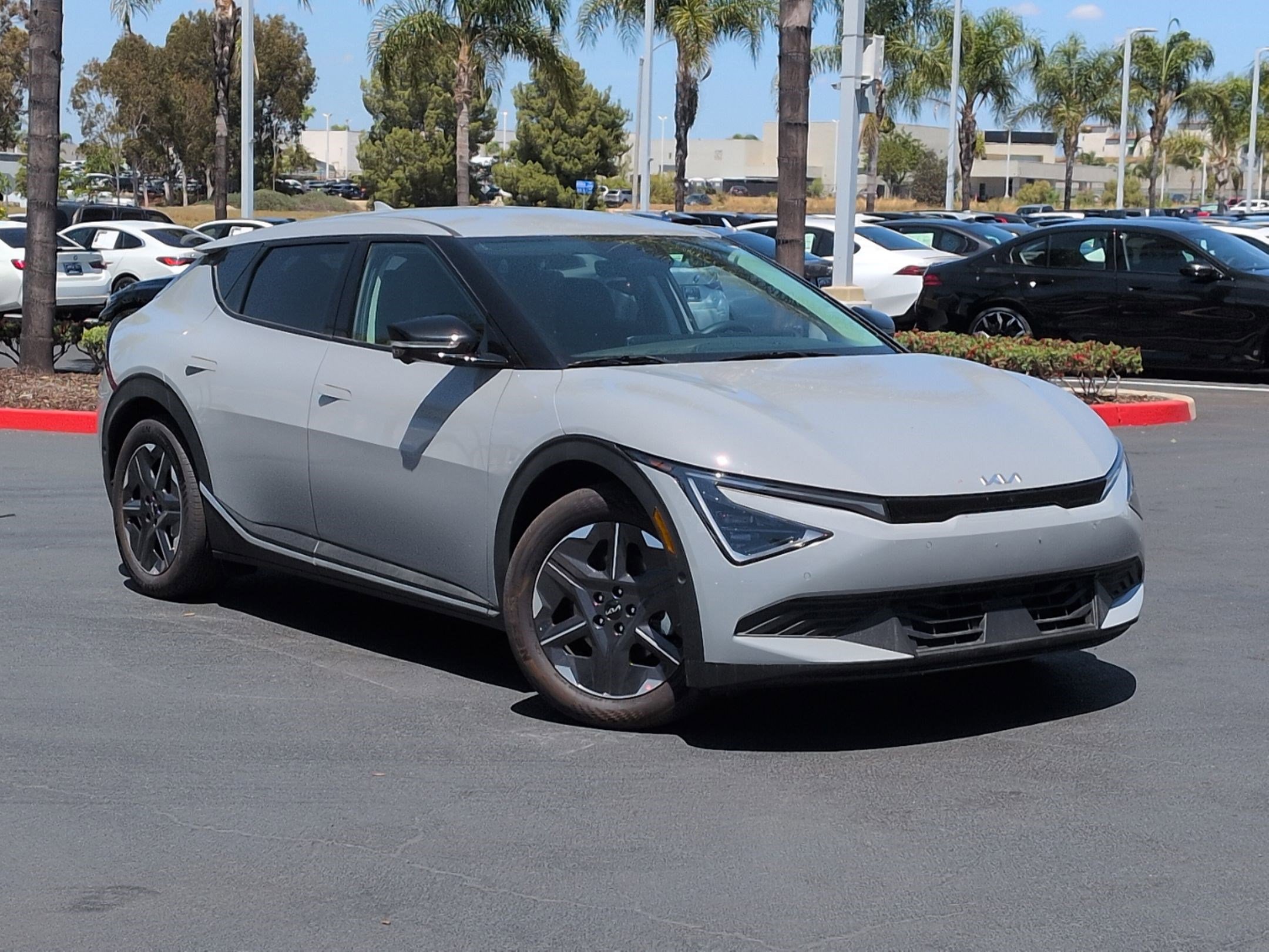Used 2025 Kia EV6 Light w/ Light LR Technology Package RWD image 2