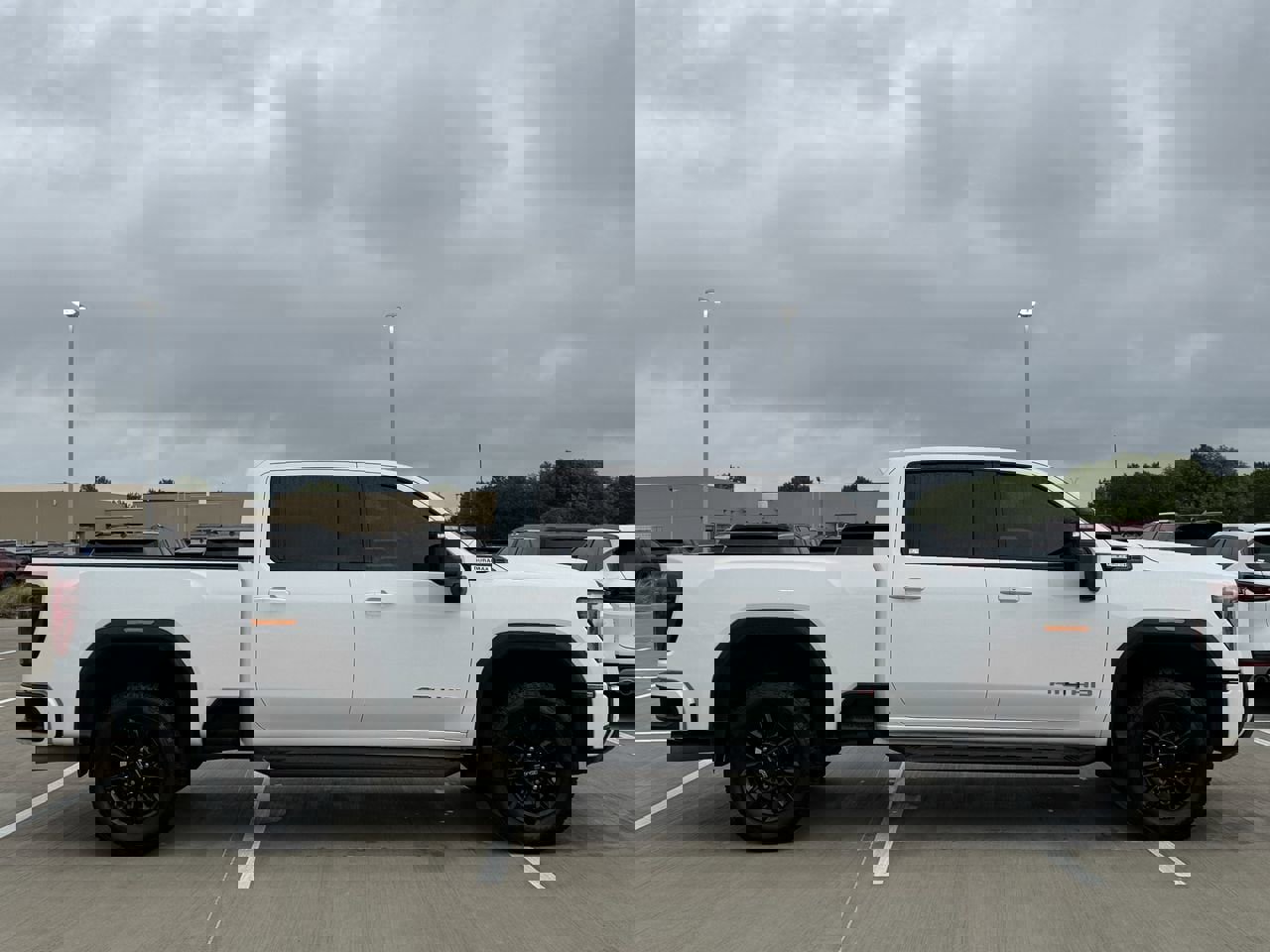 Used 2024 GMC Sierra 2500 AT4 AWD/4WD image 3