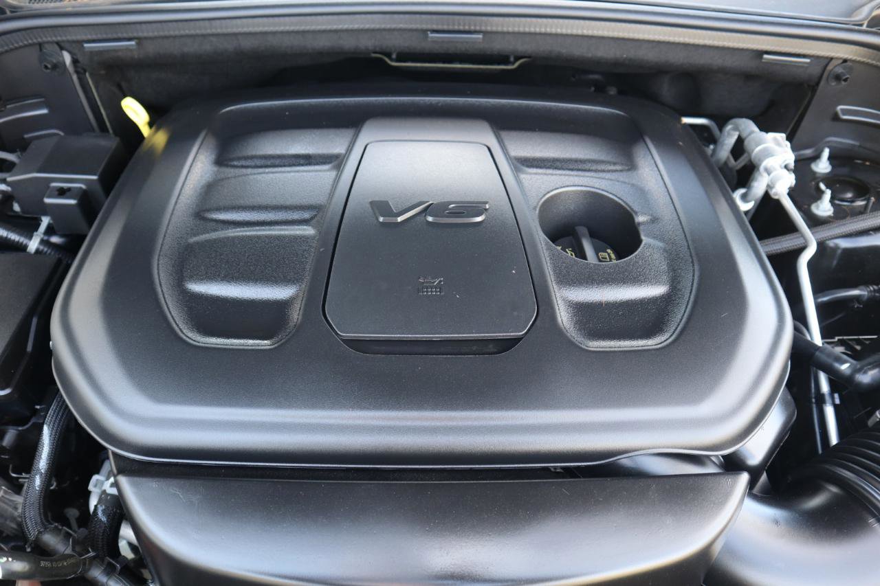 Used 2019 Jeep Grand Cherokee Laredo w/ 18" Wheel & 8.4" Radio Group image 40