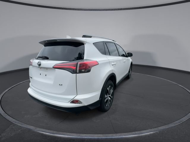 Used 2018 Toyota RAV4 LE image 14