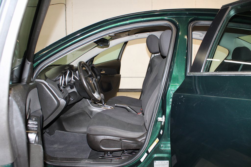 Used 2014 Chevrolet Cruze LT image 9