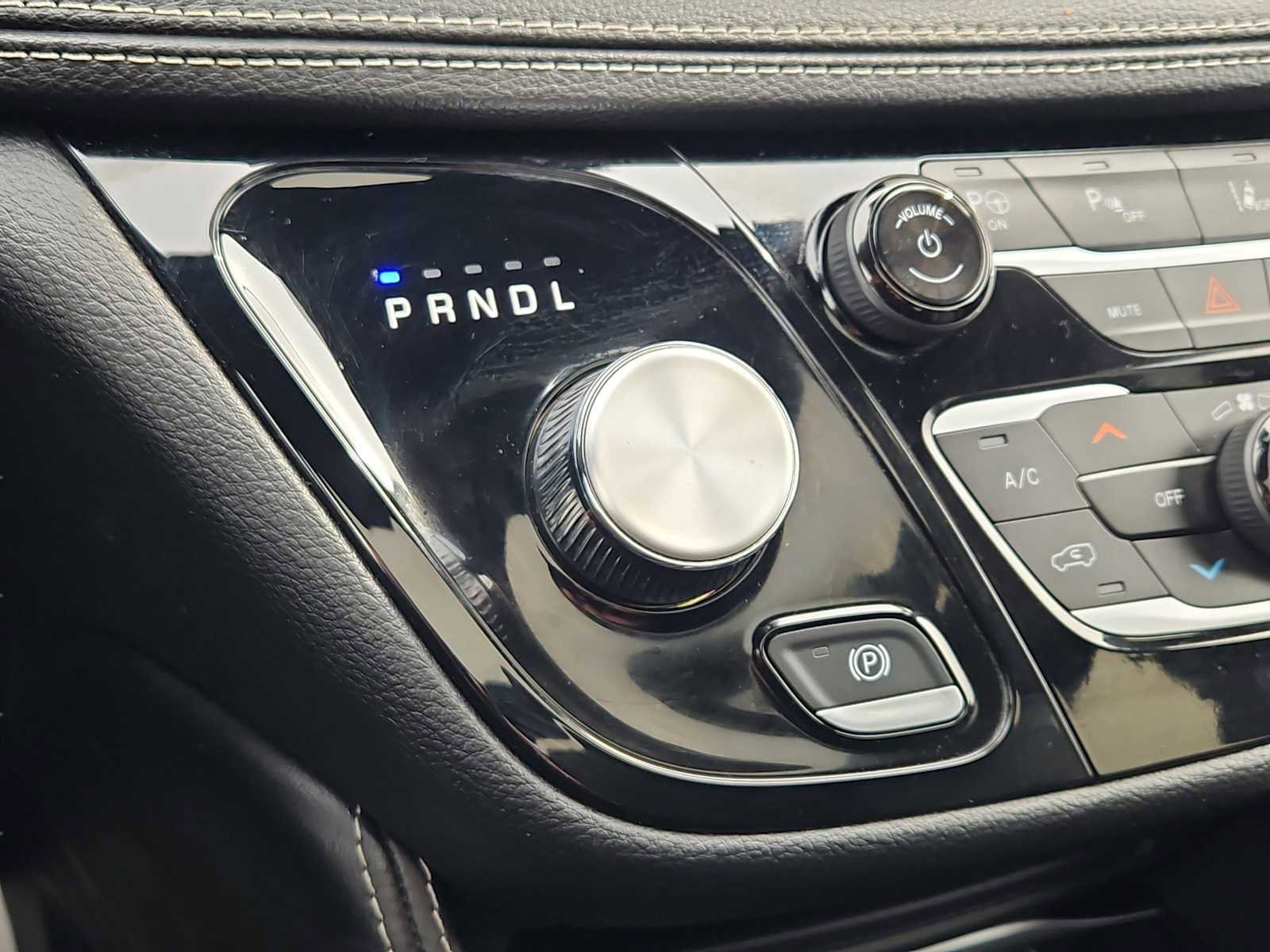 Used 2024 Chrysler Pacifica Premium image 32