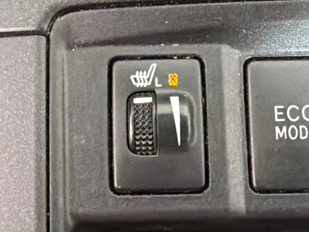 Used 2015 Toyota Camry XLE w/ Moonroof Package FWD image 30