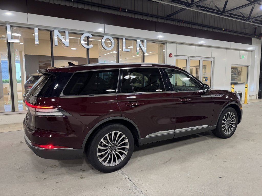 Used 2022 Lincoln Aviator AWD w/ Premium Package image 4