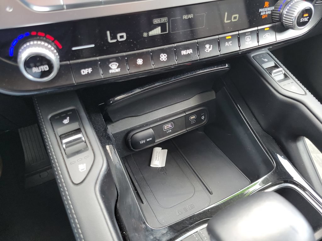 Certified 2024 Kia Telluride EX w/ EX Captain's Chair Package FWD image 31
