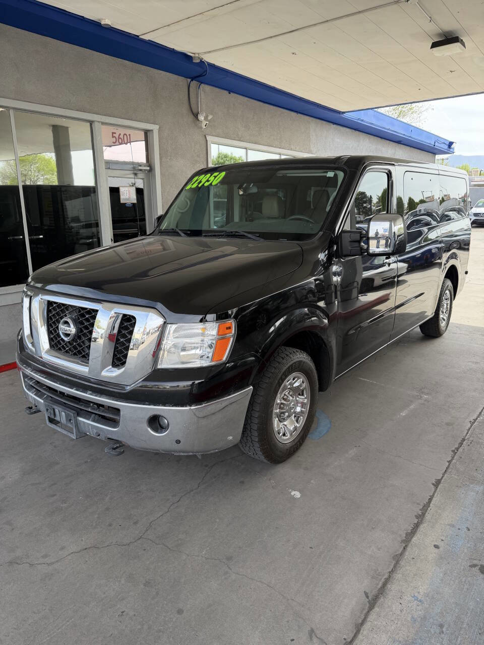 Used 2018 Nissan NV 3500 SL image 3