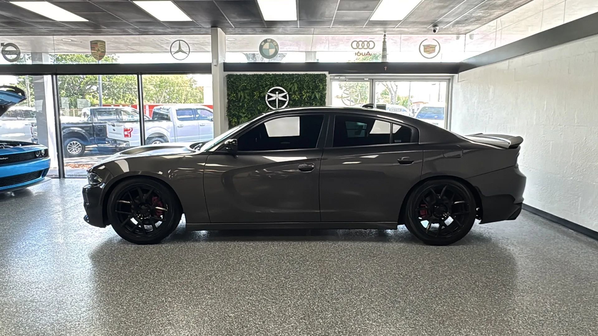 Used 2023 Dodge Charger SXT RWD image 4