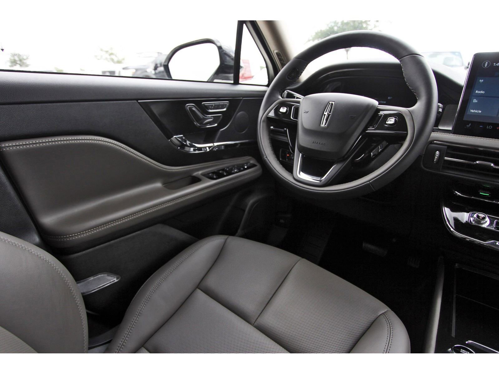 Used 2025 Lincoln Corsair FWD w/ Equipment Group 101A image 11