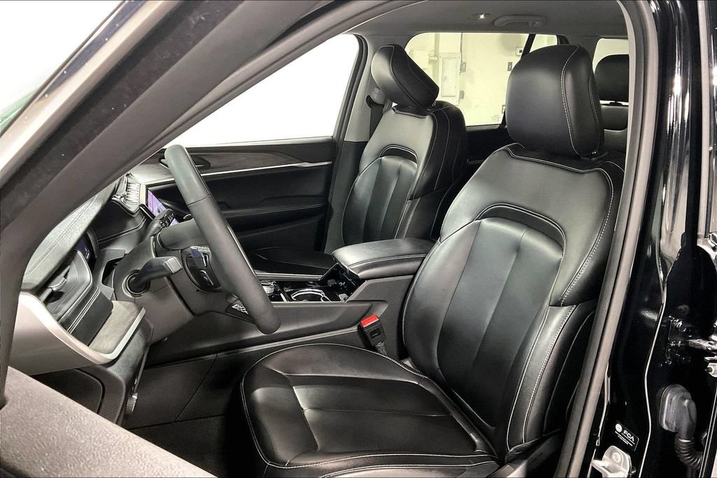 Used 2023 Jeep Grand Cherokee Limited RWD image 31