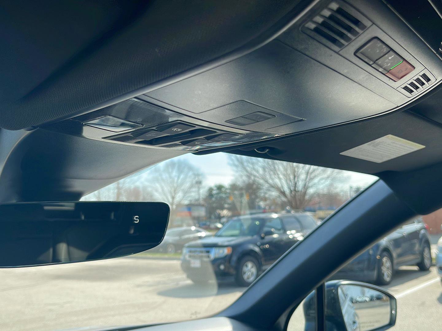 Used 2023 Volkswagen Tiguan SE R-Line image 26