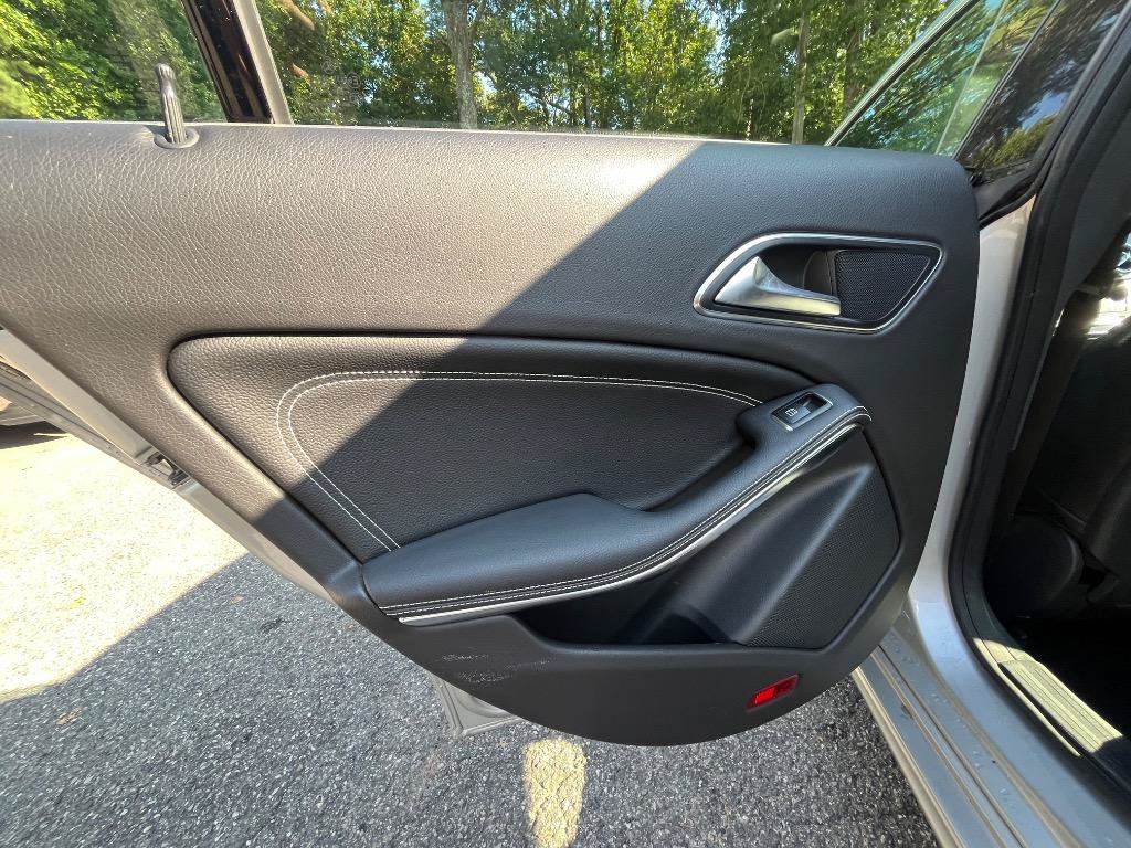 Used 2018 Mercedes-Benz CLA 250 image 30