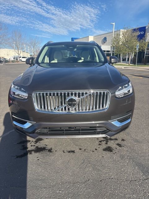 Used 2023 Volvo XC90 T8 Ultimate w/ Lounge Package image 9