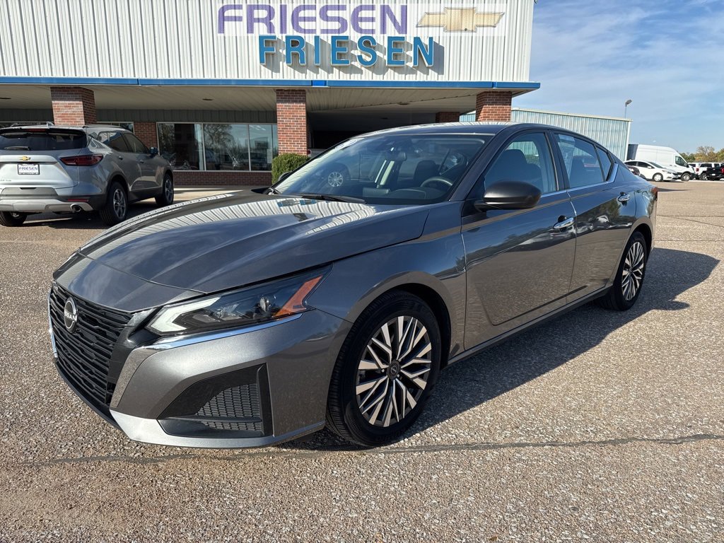 Used 2024 Nissan Altima 2.5 SV