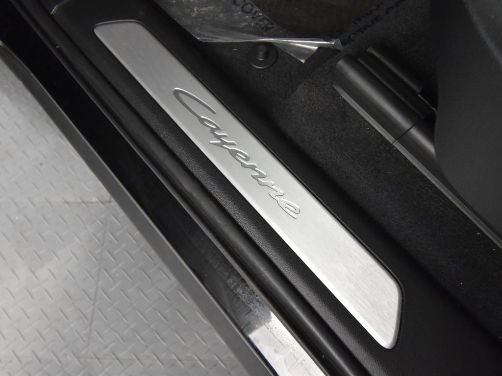 Used 2024 Porsche Cayenne Coupe image 20