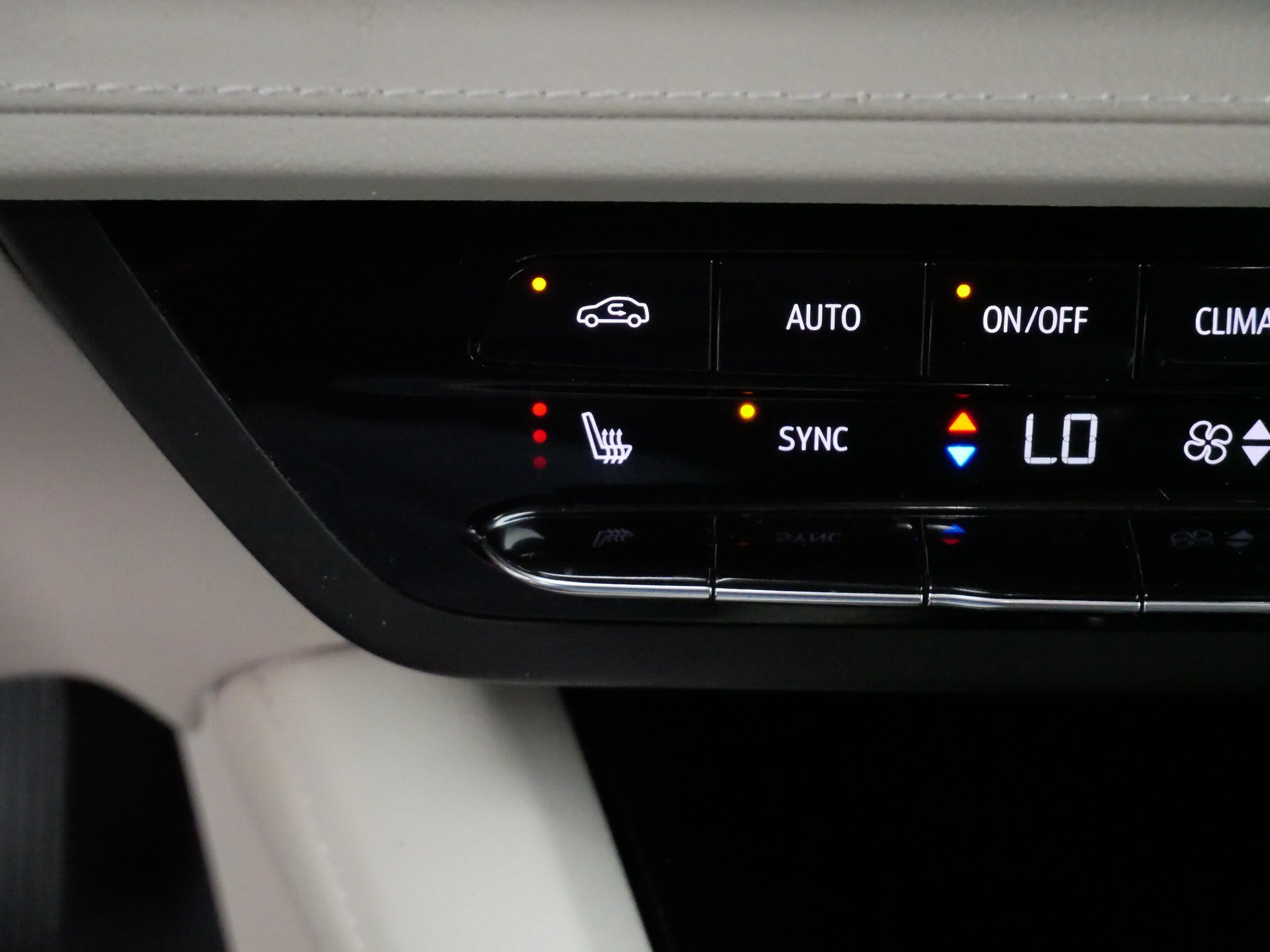 Used 2023 Buick Envision Essence AWD/4WD image 27