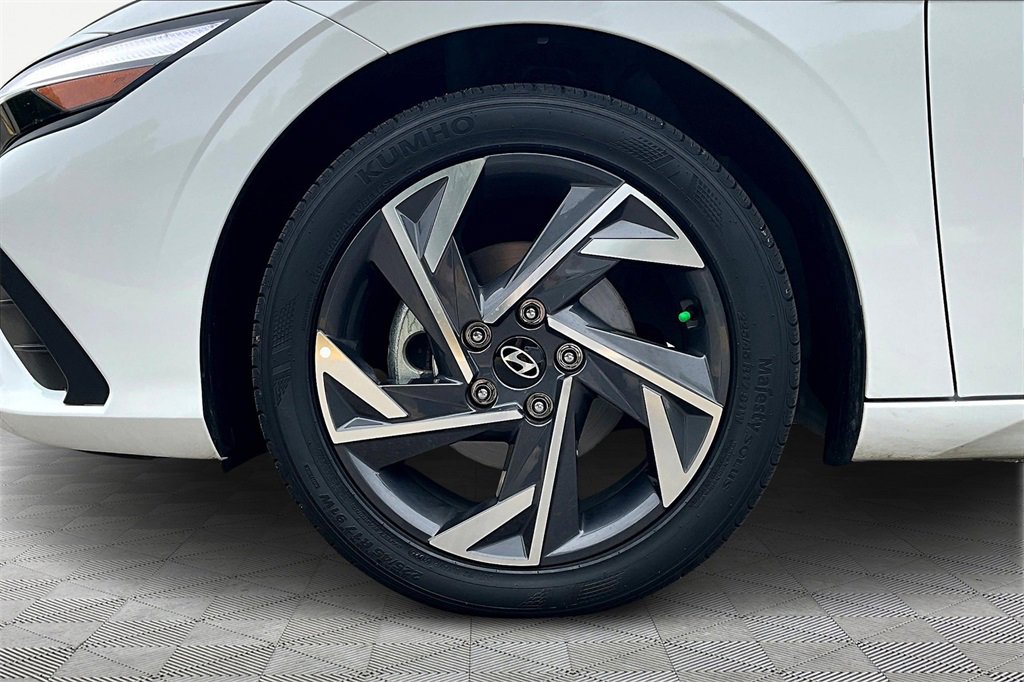 Certified 2025 Hyundai Elantra Sport image 9