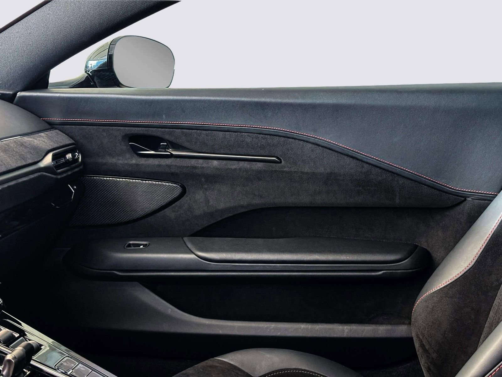 Used 2025 Aston Martin V8 Vantage Coupe image 12