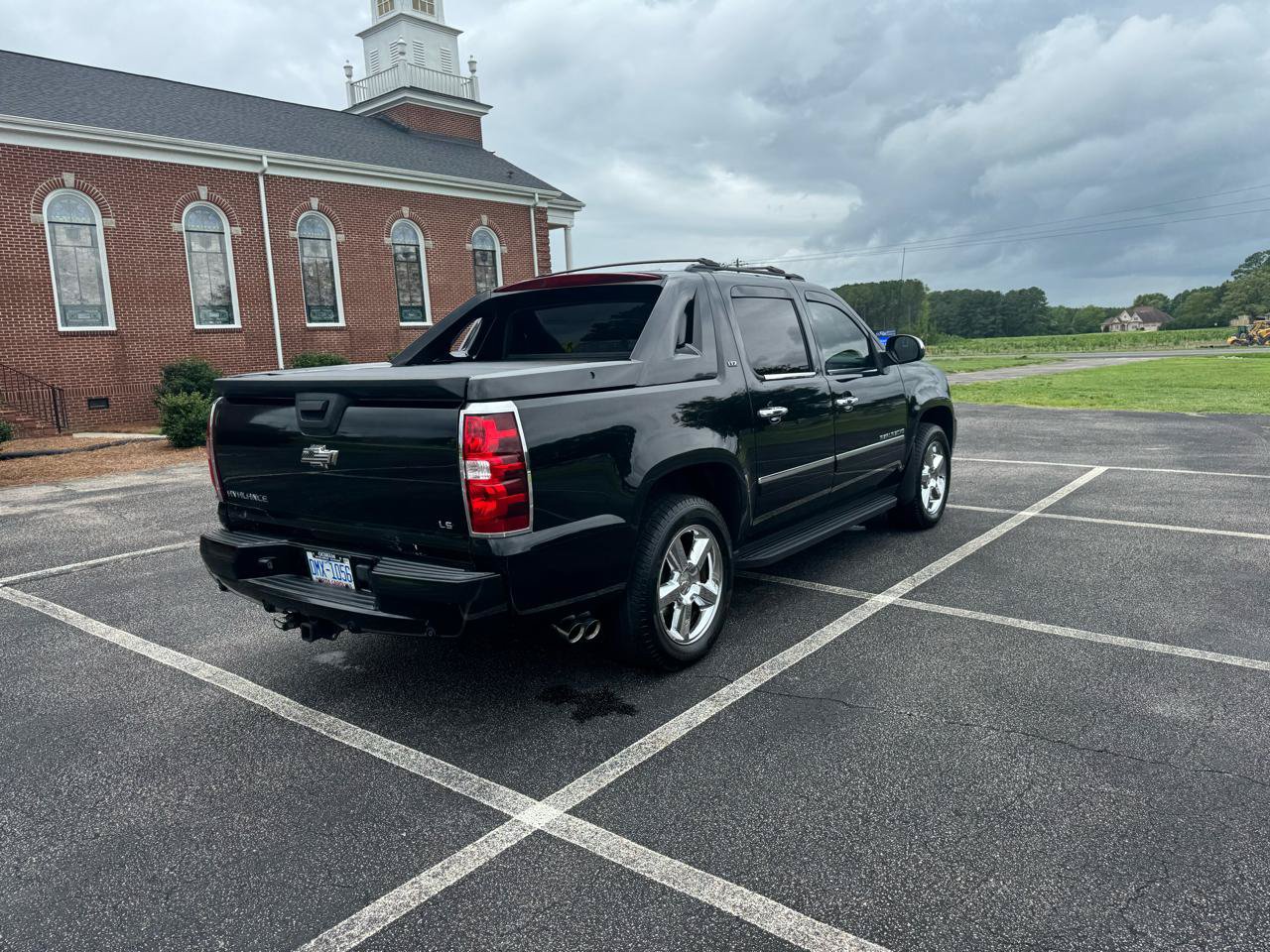 Used 2011 Chevrolet Avalanche LTZ AWD/4WD image 6