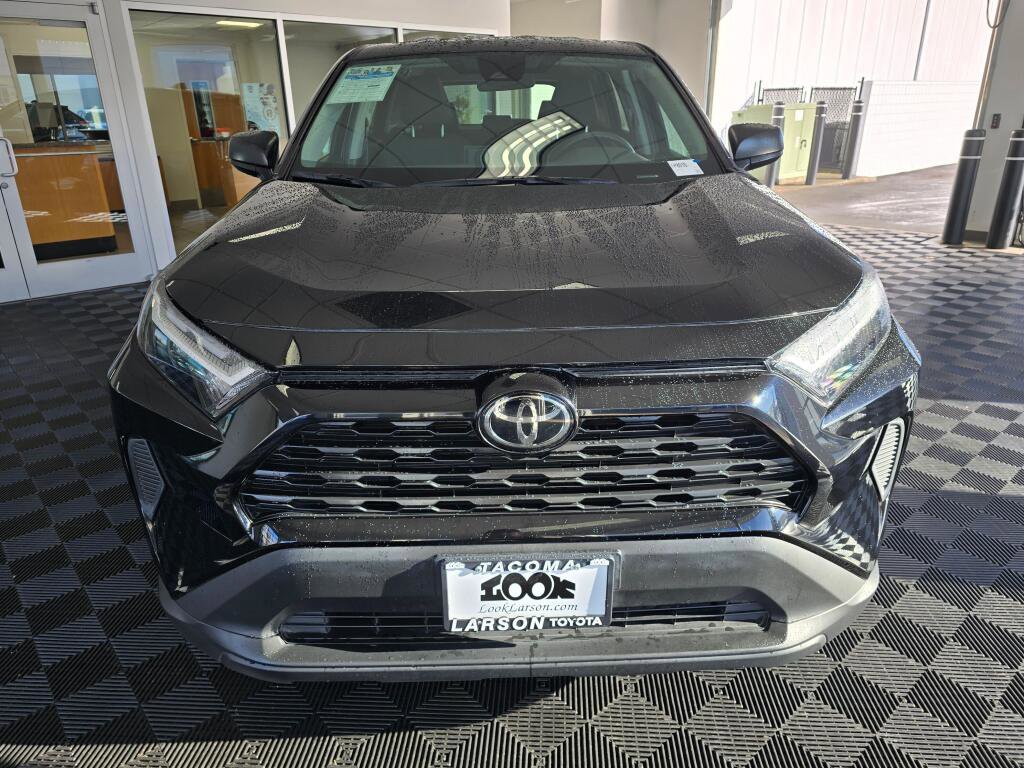 Used 2025 Toyota RAV4 LE image 8