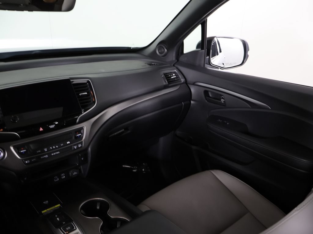 Used 2024 Honda Passport EX-L image 37