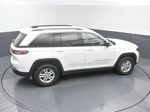 Used 2024 Jeep Grand Cherokee Laredo AWD/4WD image 34