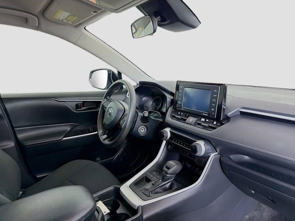 Used 2020 Toyota RAV4 LE image 16