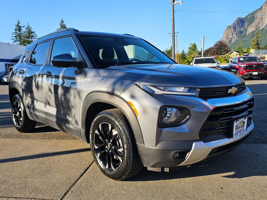 Used 2022 Chevrolet TrailBlazer LT w/ Convenience Package AWD/4WD image 3
