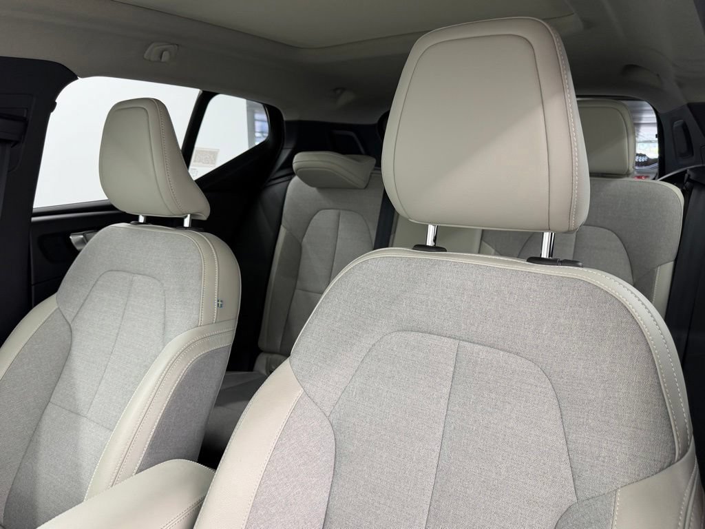 Used 2020 Volvo XC40 T5 Momentum w/ Protection Package Premier AWD/4WD image 25