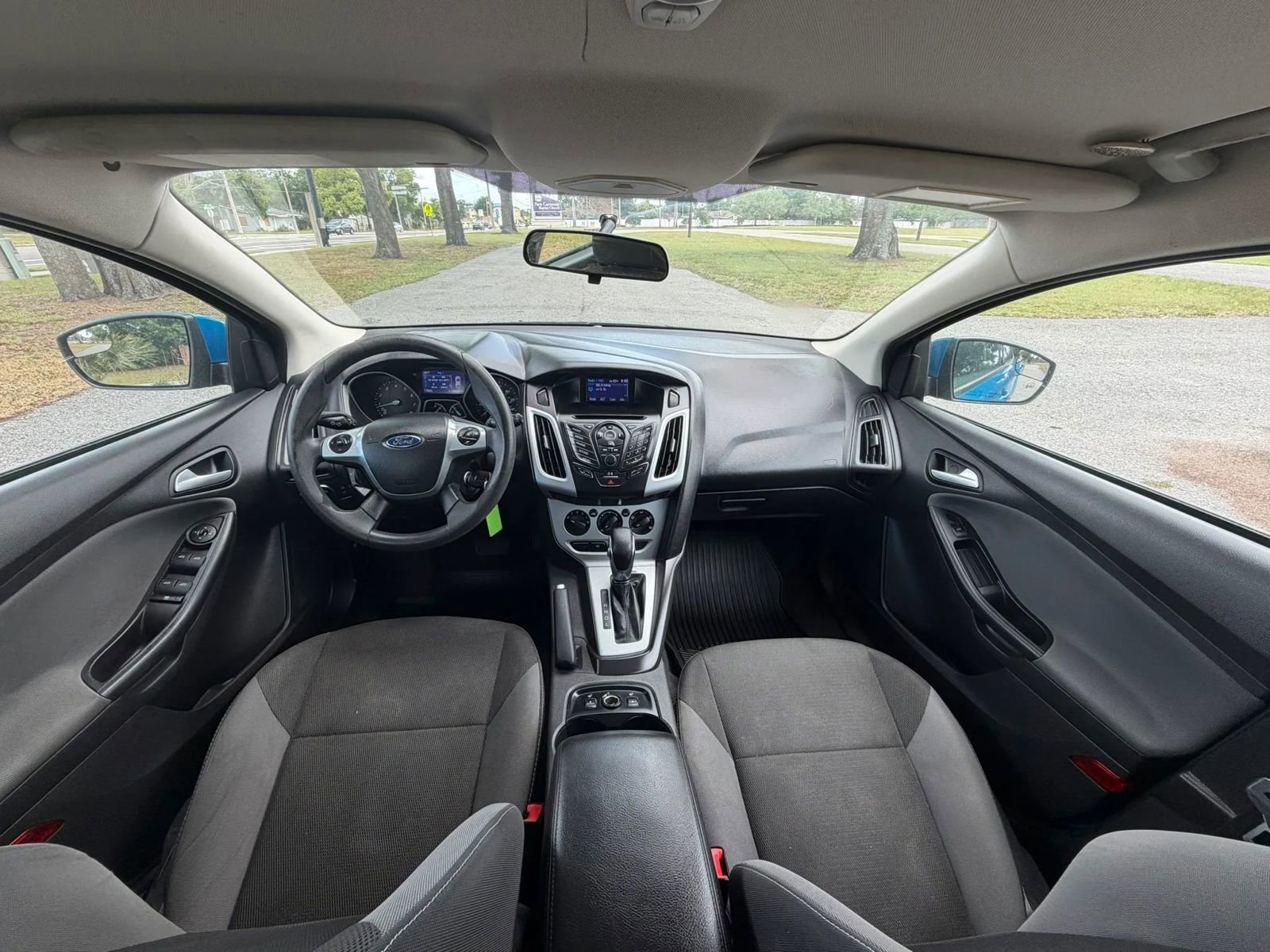 Used 2014 Ford Focus SE w/ SE Winter Package FWD image 9