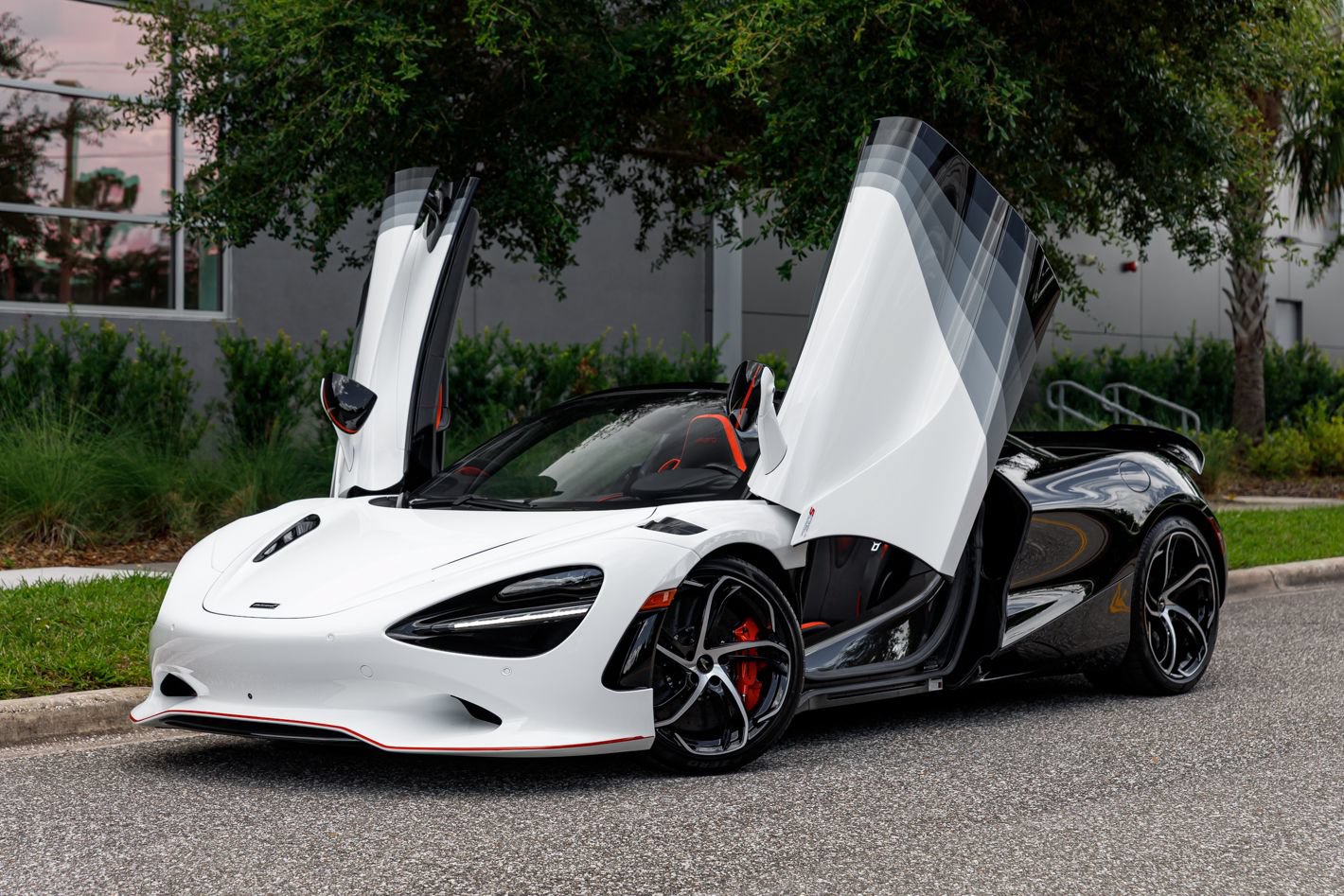 Used 2024 McLaren 750S Spider RWD image 42