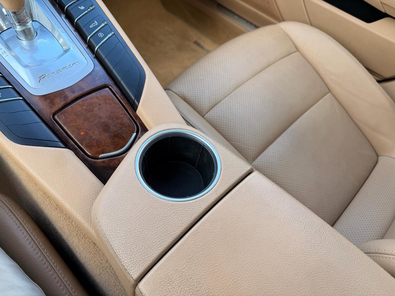 Used 2011 Porsche Panamera 4 image 32