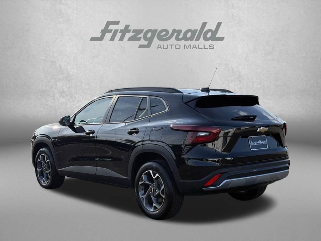 Used 2025 Chevrolet Trax LT FWD image 10