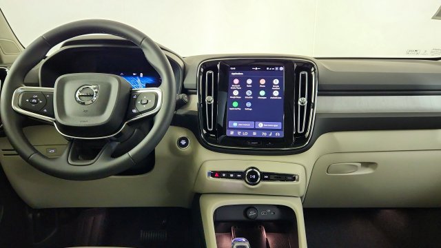 New 2026 Volvo XC40 B5 Plus w/ Protection Package Premier AWD/4WD image 25
