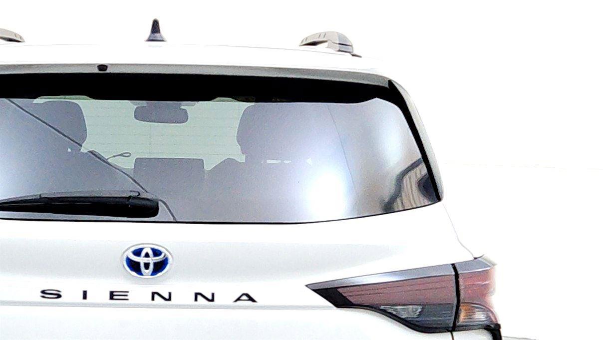 Certified 2024 Toyota Sienna XLE image 5