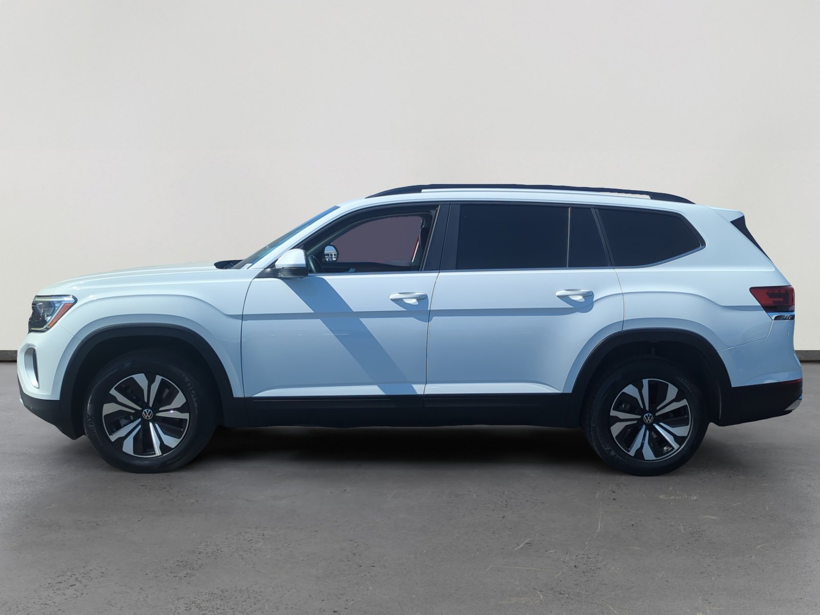 Used 2024 Volkswagen Atlas SE image 2