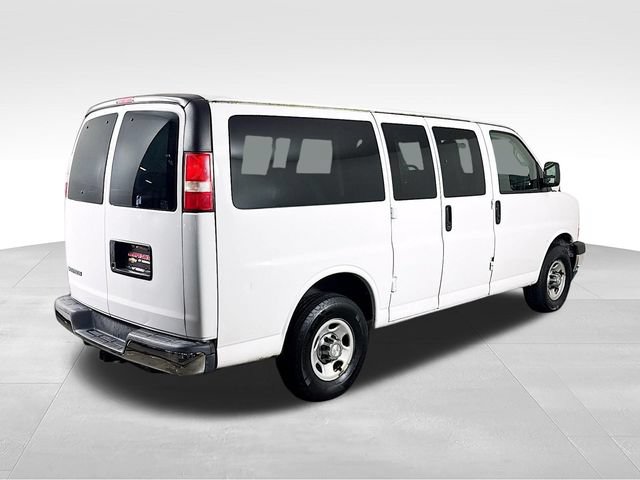 Used 2017 Chevrolet Express 2500 LT w/ LT Preferred Equipment Group RWD image 7