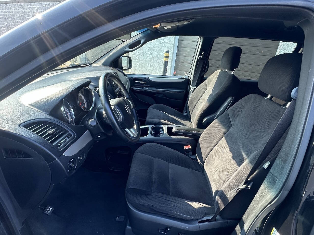 Used 2014 Dodge Grand Caravan SXT w/ Blacktop Package FWD image 16