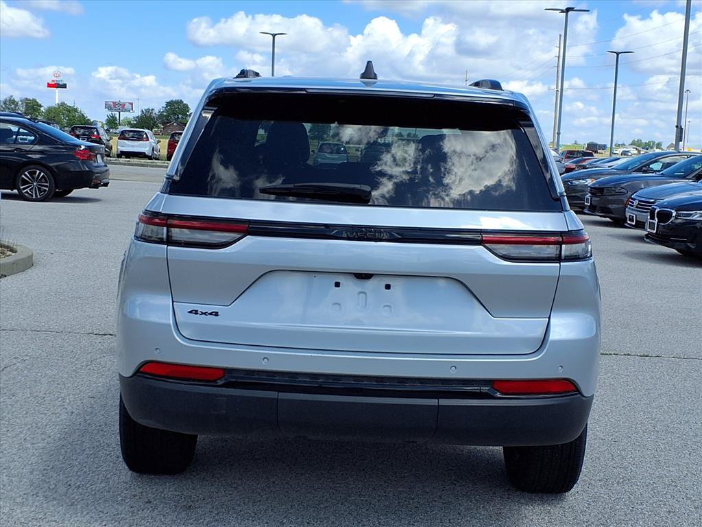 Used 2025 Jeep Grand Cherokee Altitude AWD/4WD image 22