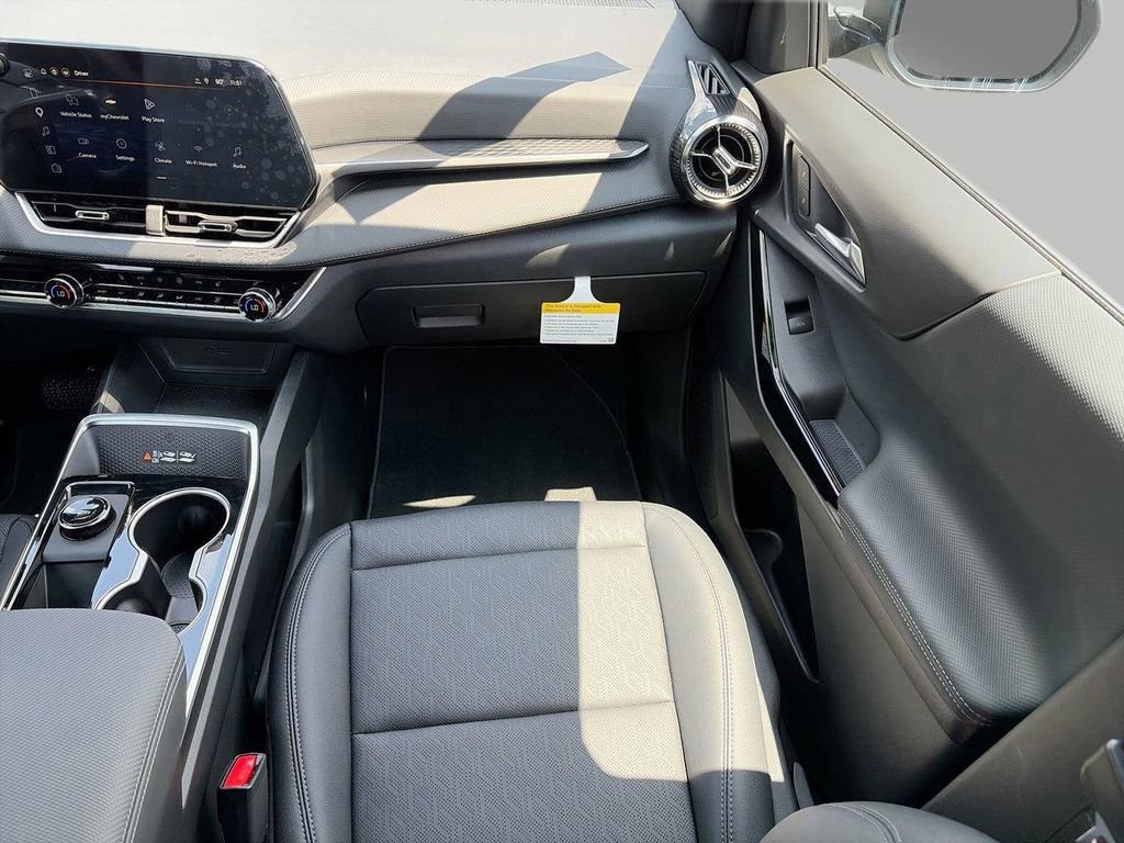 New 2026 Chevrolet Equinox LT w/ Convenience Package II FWD image 13