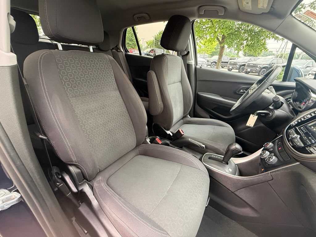 Used 2019 Chevrolet Trax LS w/ Tint and Cruise Package AWD/4WD image 25
