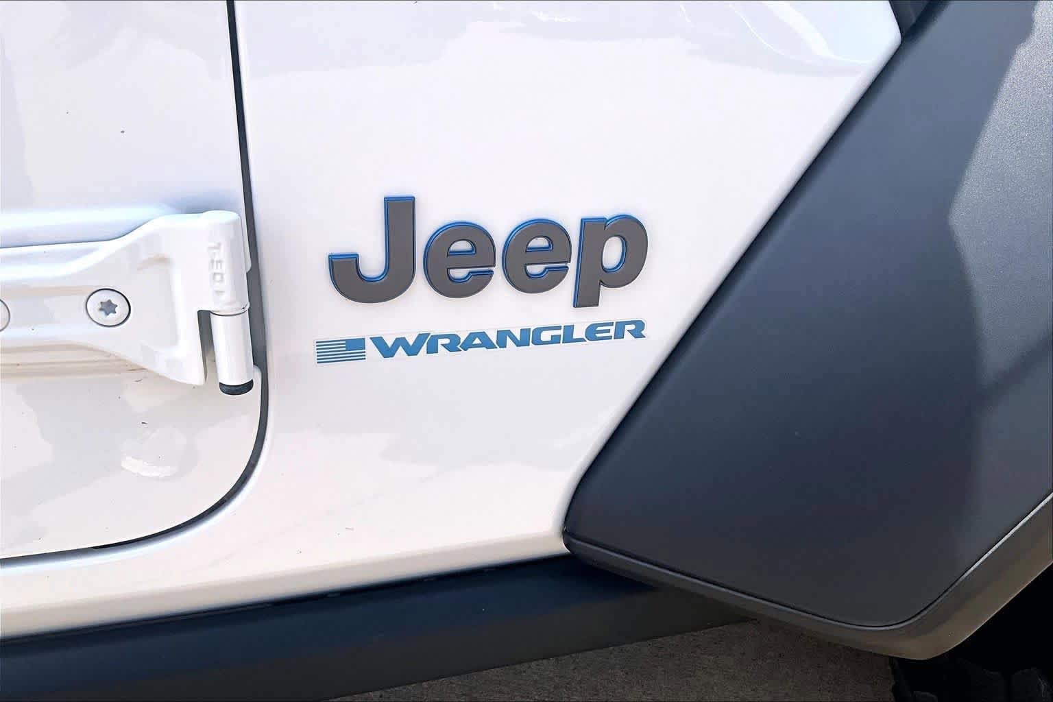 Used 2023 Jeep Wrangler Unlimited w/ Cold Weather Group AWD/4WD image 10