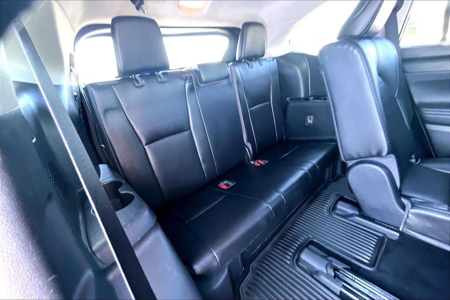 Used 2021 Toyota Highlander XLE AWD/4WD image 27