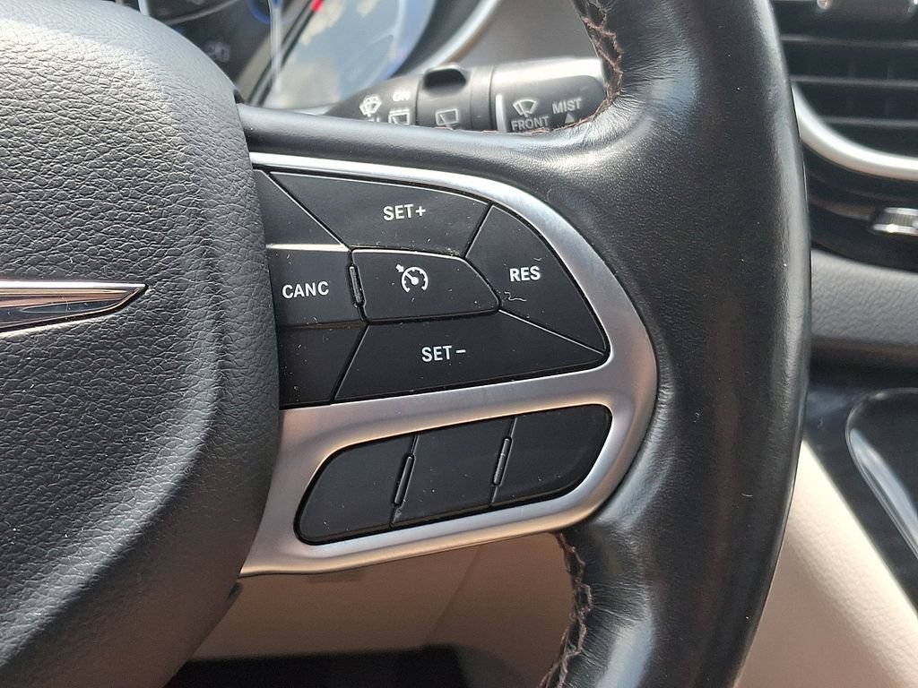 Used 2020 Chrysler Pacifica Touring-L Plus FWD image 23