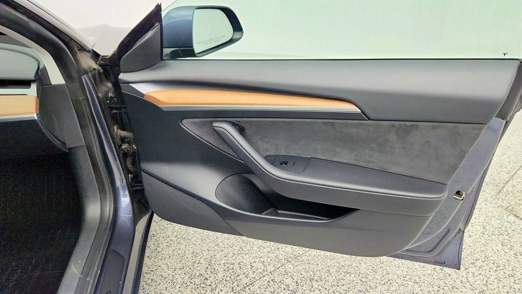 Used 2023 Tesla Model 3 Standard Range image 29