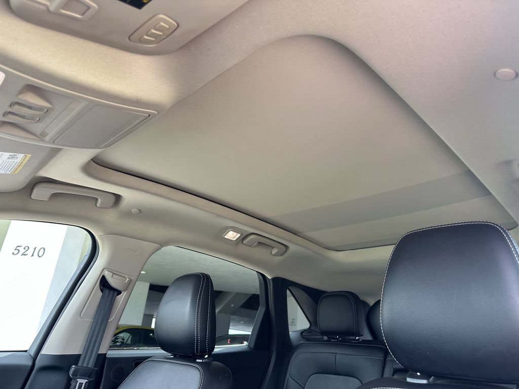 Used 2020 Ford Escape Titanium AWD/4WD image 25