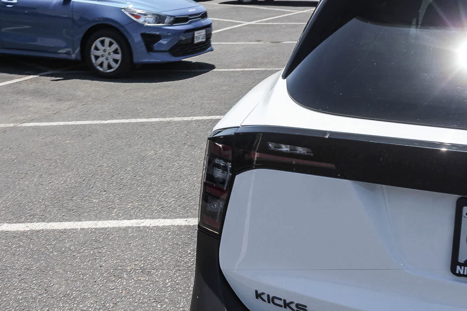Used 2025 Nissan Kicks SV FWD image 8