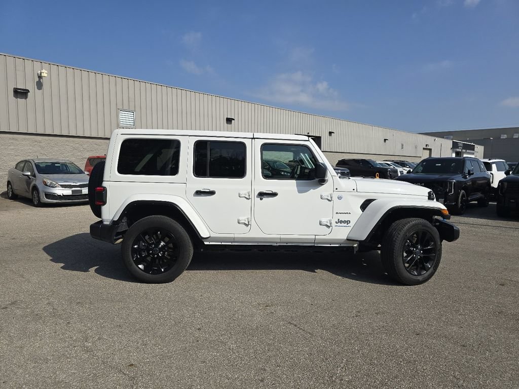 Used 2024 Jeep Wrangler Unlimited Sahara AWD/4WD image 16