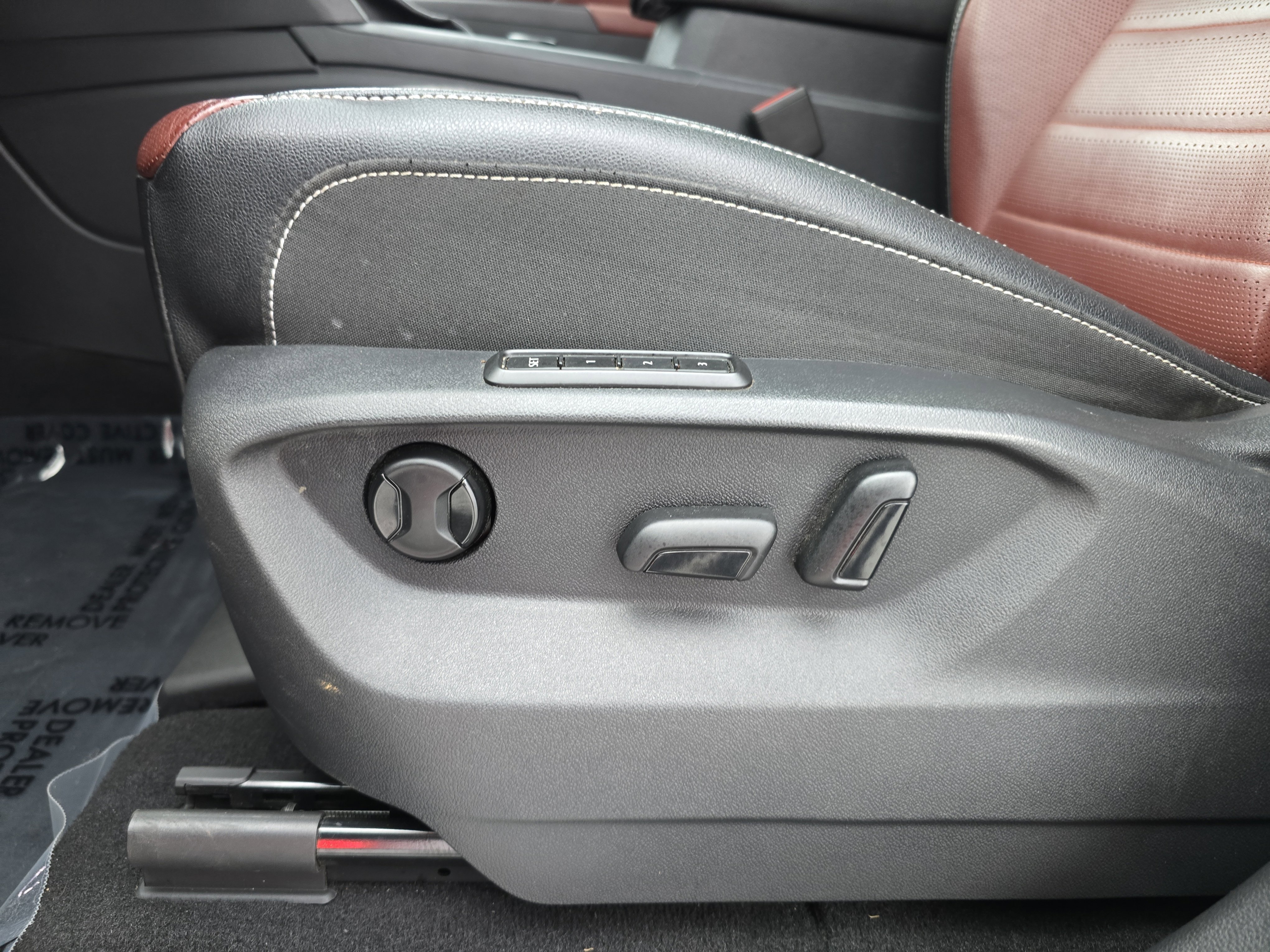 Used 2021 Volkswagen Atlas Cross Sport SEL Premium image 29