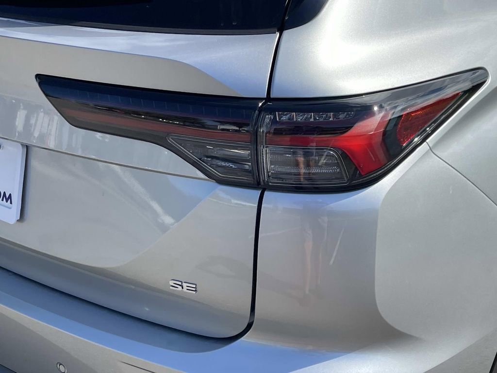 New 2025 Mitsubishi Outlander SE image 10